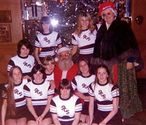 cheerleadersgrap78j.jpg